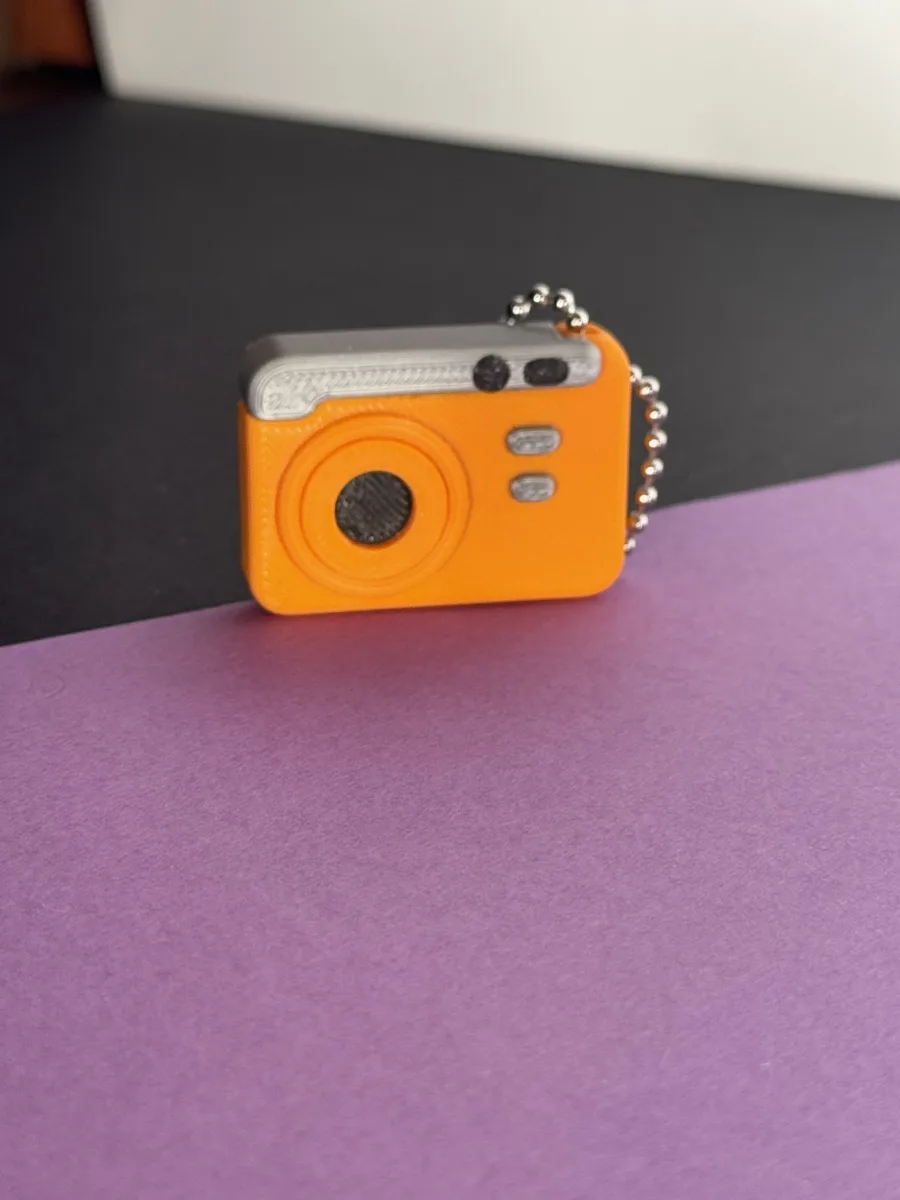 Llavero con forma de cámara, en naranja